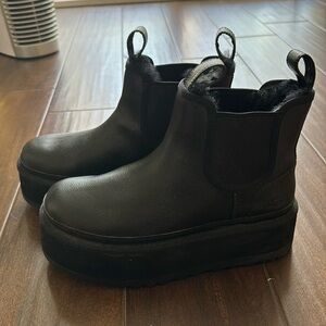 Ugg black platform treadlite. Super lite and comfy size 8